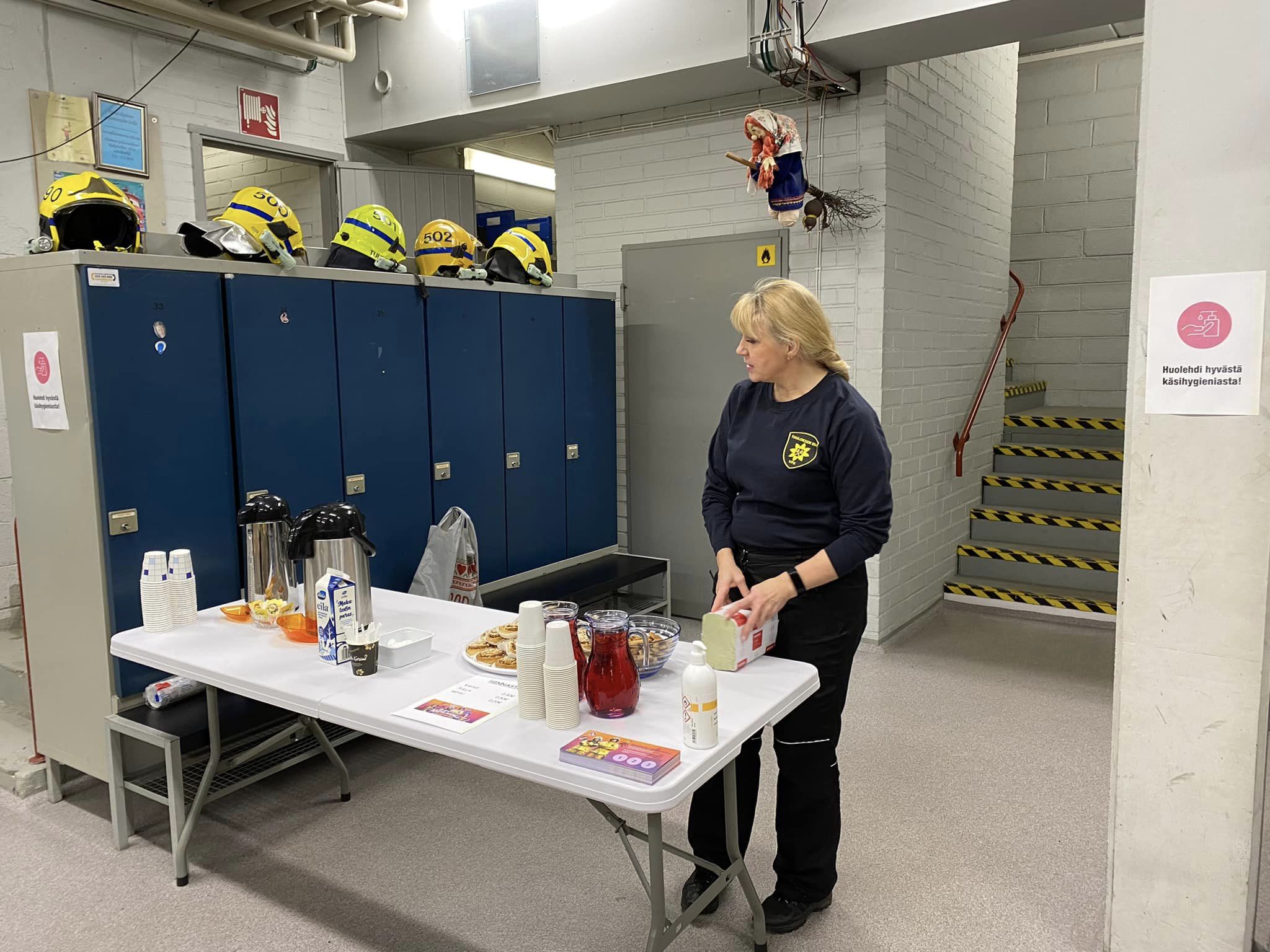 Naisosasto valistustyössä