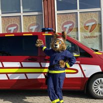 Naisosasto valistustyössä